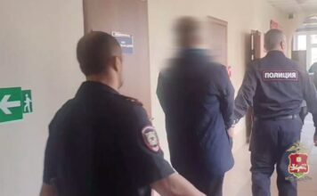 В Сорске задержали двоих молодых людей, расклеивающих рекламу наркомагазина Кадр съемки МВД