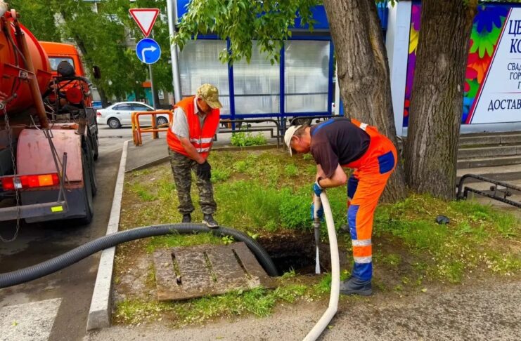 В Абакане меняют урны, промывают колодцы и делают ямочный ремонт Фото: Абакан.рф