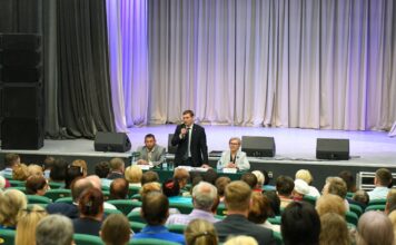 Елена Егорова о встрече с главой Хакасии в Расцвете: консолидация сил во благо граждан Встреча в Расцвете. Фото из телеграм-канала Валентина Коновалова