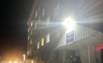 При пожаре в общежитии Тувинского государственного университета эвакуировали 77 человек, двое пострадали Фото МЧС