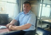 Олег Иванов в поезде. Фото со страницы в ОК