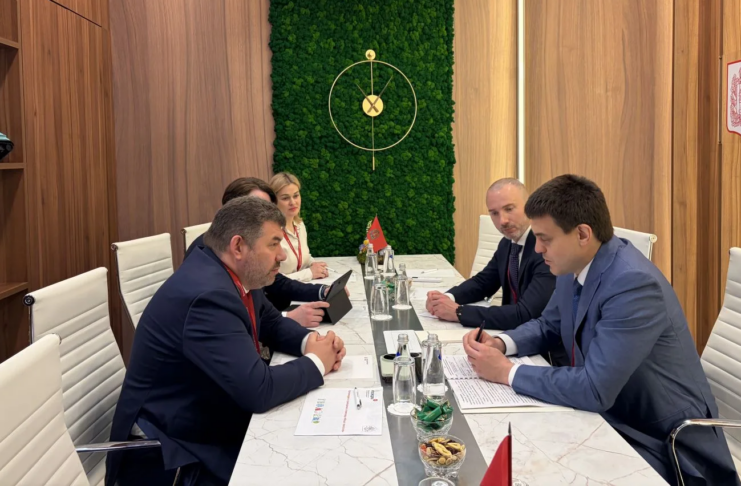 На ПМЭФ 2026 согласованы планы проведения полевой олимпиады юных геологов в Красноярске Фото из канала Роснедра в МАХ