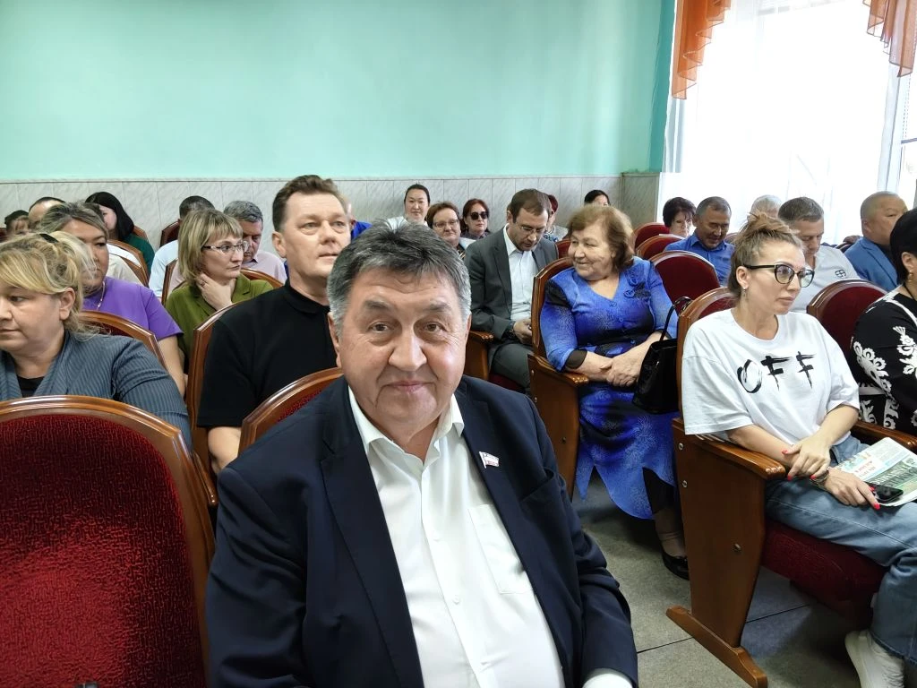 Александр Челтыгмашев на отчете. Фото pulse19.ru