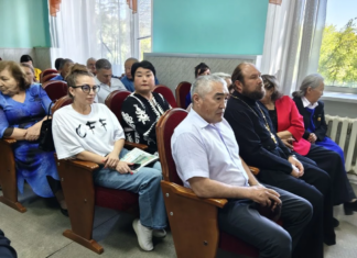 Наша главная партия — наша республика: в Таштыпском районе депутаты отчитались перед народом Граждане в Таштыпском районе. Фото pulse19.ru