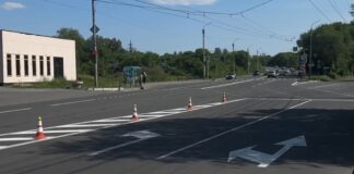 В Абакане в районе Коммунального моста изменилась дорожная разметка Кадр съемки ГАИ