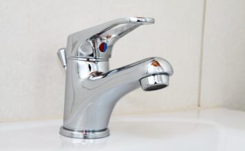 В Абакане отключат холодную и горячую воду Кран