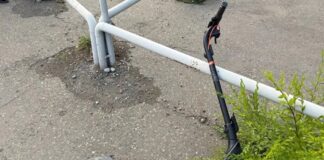В Абакане женщина на автомобиле сбила женщину на самокате Фото Госавтоинспекции
