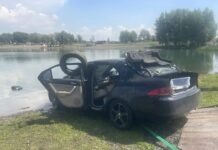 Девушка утонула в скатившейся в озеро машине под Красноярском Фото ГСУ СК