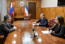 Глава Хакасии встретился с заместителем полпреда Фото со страницы главы РХ