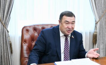 Глава Хакасии встретился с сенатором Александром Новьюховым Фото со страницы главы РХ