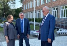 Депутат Госдумы Шульгинов посетил Черногорск Елена Гопина, Николай Шульгинов, Анатолий Бутенко. Фото со страницы главы Черногорска