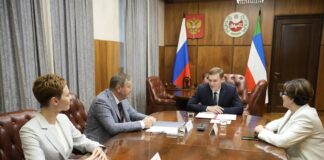 Глава Хакасии встретился с представителями Счетной палаты РФ и Контрольно-счётной палаты РХ Фото со страницы главы РХ