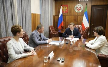 Глава Хакасии встретился с представителями Счетной палаты РФ и Контрольно-счётной палаты РХ Фото со страницы главы РХ