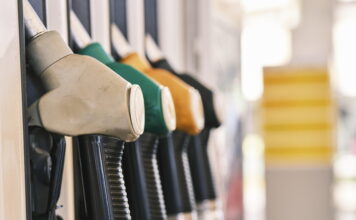 В Кузбассе снимают ограничения на продажу бензина на заправках Бензин, топливо. Изображение из фотобанка