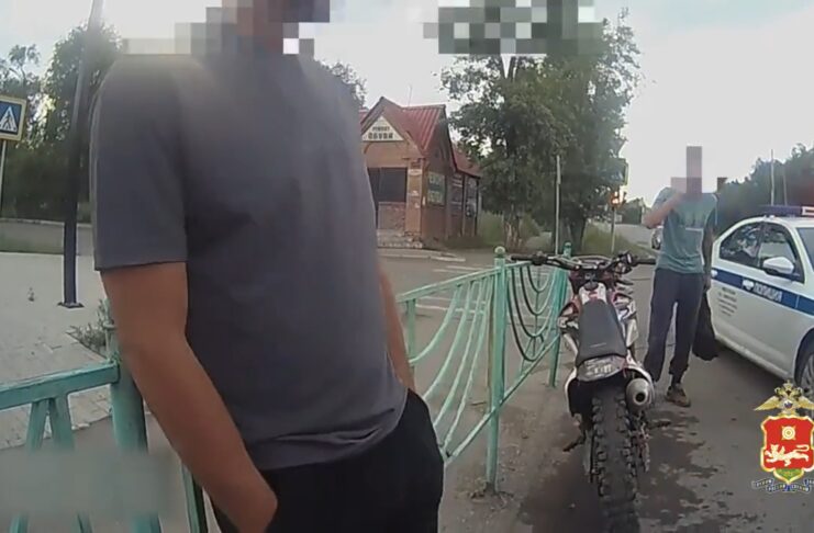 В Черногорске задержали пьяного мотоциклиста из Минусинска Кадр съемки МВД