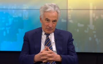 Сергей Привалов становится ещё одним потенциальным кандидатом в депутаты Госдумы Сергей Привалов. Скрин программы Политика жизни Вести-Хакасия