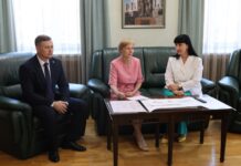 В Абакане сменился директор школы №4 Назначение Владимира Коробейникова. Фото: Абакан.рф