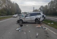 Четыре человека пострадали при столкновении автомобиля с ограждением в Абакане Фото Госавтоинспекции