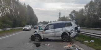 Четыре человека пострадали при столкновении автомобиля с ограждением в Абакане Фото Госавтоинспекции