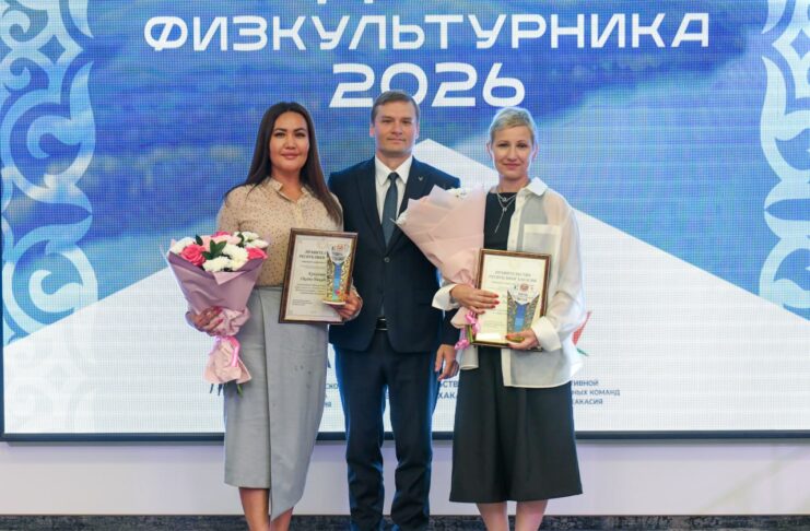 Глава Хакасии вручил награды специалистам сферы физической культуры и спорта Фото из телеграм-канала главы РХ