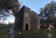 На территории бывшей воинской части под Минусинском произошло два пожара Фото МЧС
