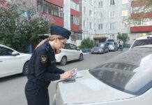 Приставы взыскали с управляющей компании 800 тысяч рублей за поврежденный упавшим снегом автомобиль Фото пресс-службы УФССП по РХ