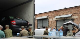 Три автомобиля и мотоцикл отправили из Хакасии в зону СВО в очередной партии гуманитарной помощи Фото со страницы главы РХ