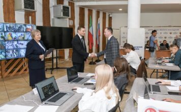 Валентин Коновалов посетил Центр наблюдения за ходом голосования Фото предоставлено пресс-службой главы РХ
