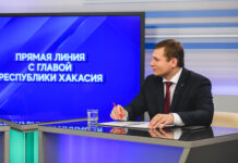 Прямая линия с Валентином Коноваловым. Фото пресс-службы главы РХ