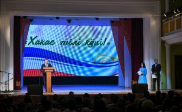 Глава Хакасии поздравил с Днем хакасского языка Фото со страницы главы РХ