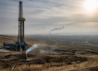 Новомихайловский газовый джинн: большие обещания и несбывшаяся мечта Хакасии Добыча газа. Изображение нейросети