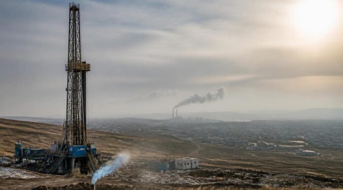 Новомихайловский газовый джинн: большие обещания и несбывшаяся мечта Хакасии Добыча газа. Изображение нейросети