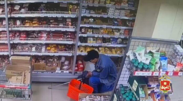 В Абакане задержали подозреваемого в серии краж из магазина Кадр съемки МВД