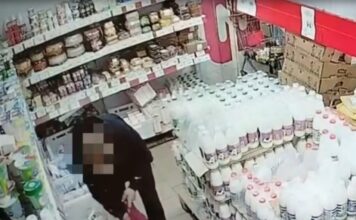 До двух лет тюрьмы за сыр: в Черногорске полиция завела дело на магазинного вора Кадр видео полиции Хакасии