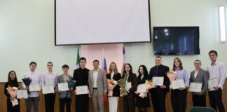 В Абакане вручили именные стипендии студентам Фото: Абакан.рф