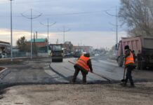 В Абакане начали укладывать асфальт на улице Кирова Фото: Абакан.рф