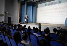 Валентин Коновалов дал старт региональной неделе, посвященной Году единства народов России Фото предоставлено пресс-службой главы РХ