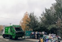 Регоператор в Абакане начал убирать завалы мусора Фото со страницы Минприроды РХ