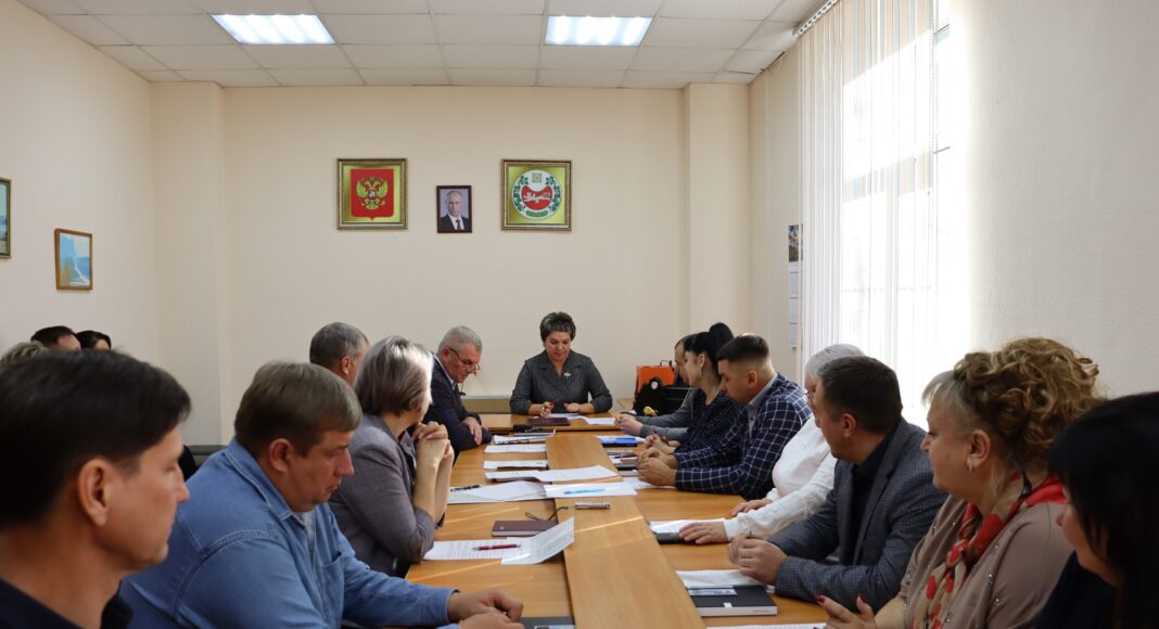 Первое заседание городского Совета депутатов. Фото со страницы администрации Абазы