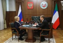 Валентина Матвиенко и Валентин Коновалов. Фото предоставлено пресс-службой главы РХ
