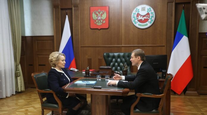 Валентина Матвиенко и Валентин Коновалов. Фото предоставлено пресс-службой главы РХ